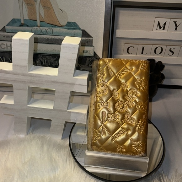 CHANEL Gold Leather Embossed Lucky Symbols L Yen Wallet GUC - Picture 4 of 9